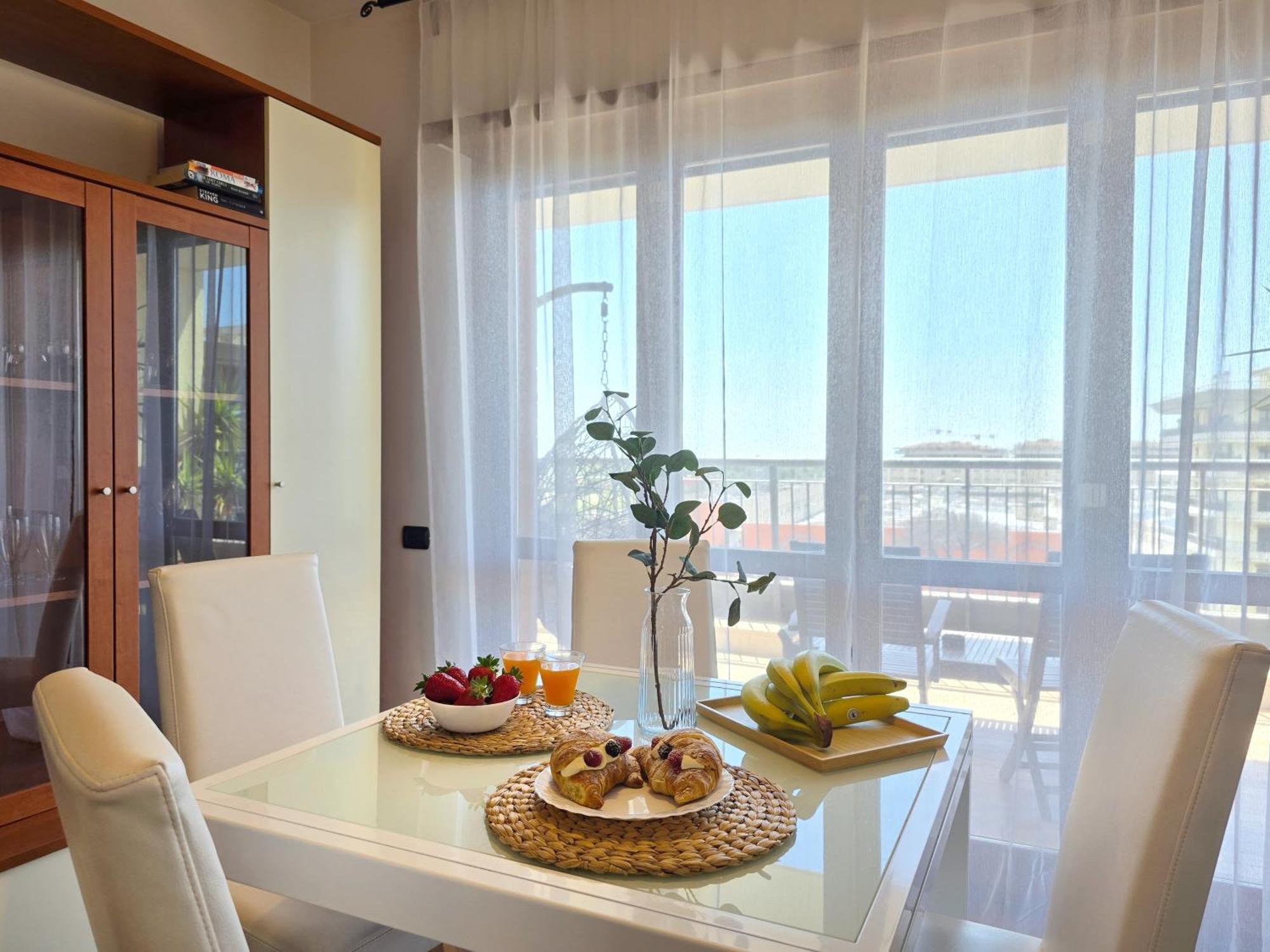 Golden Hour Apartment - Panoramic Terrace Fiumicino Eksteriør bilde